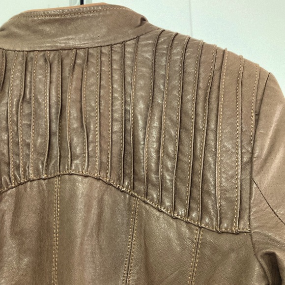 Danier leather Moto jacket - Picture 4 of 9